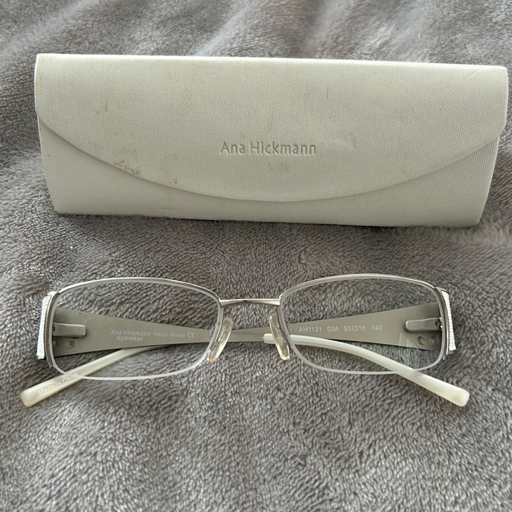 White Ana Hickmann glasses